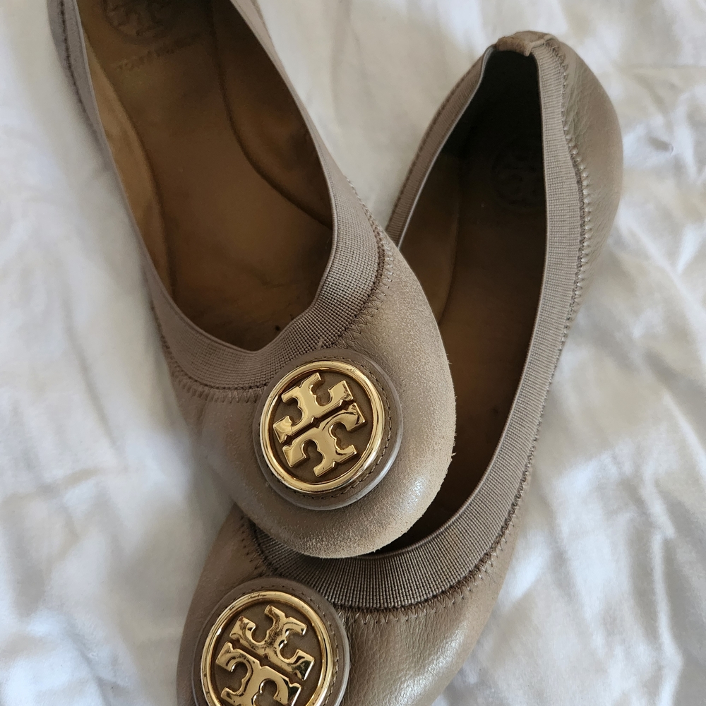 Tory Burch Women's Brown Loafers with Gold Emblem